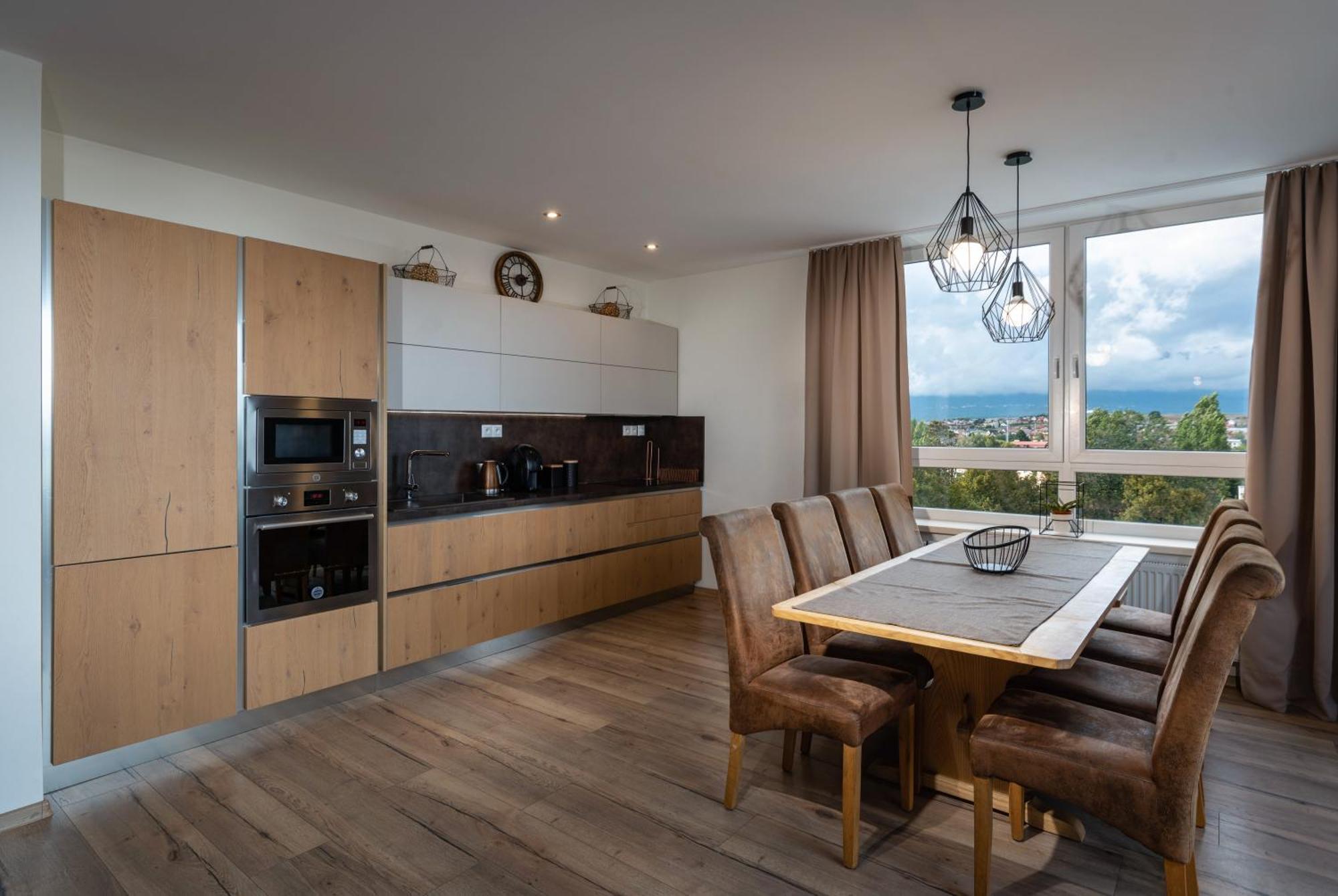 A-Partman Sk - Main Square - Private Parking - Mountain View - Top Floor - 82 M2 Poprad Exterior photo
